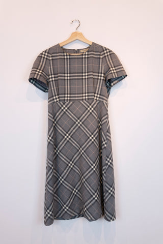 Robe Burberry - Boutique Popeline -  Seconde main, Designers, Marques, Petits Prix - Consignation de vêtements et accessoires pour femmes - Friperie  - Montréal, Plateau Mont-Royal