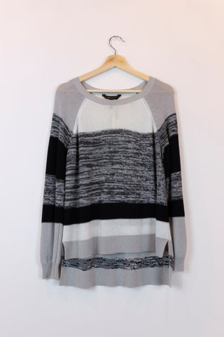Pull BCBG Max Azria - Boutique Popeline -  Seconde main, Designers, Marques, Petits Prix - Vêtements et accessoires haut de gamme - Friperie Luxe - Montréal